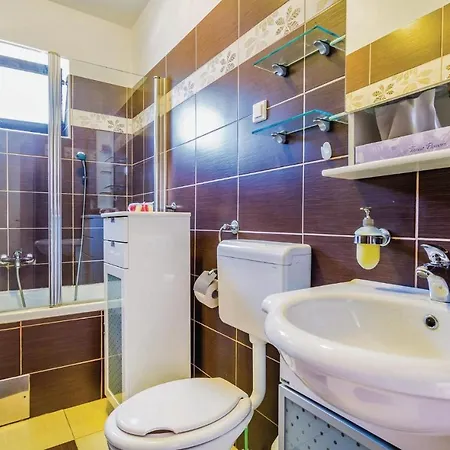 Amazing Apartment In Rukavac Apartman *