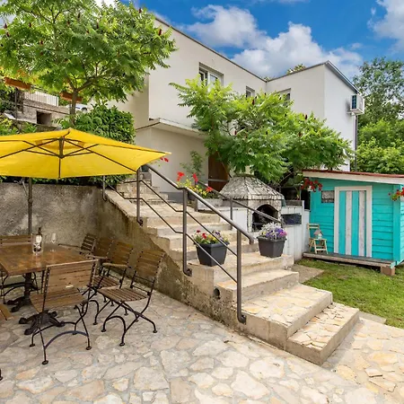 Amazing Apartment In Rukavac شقة *