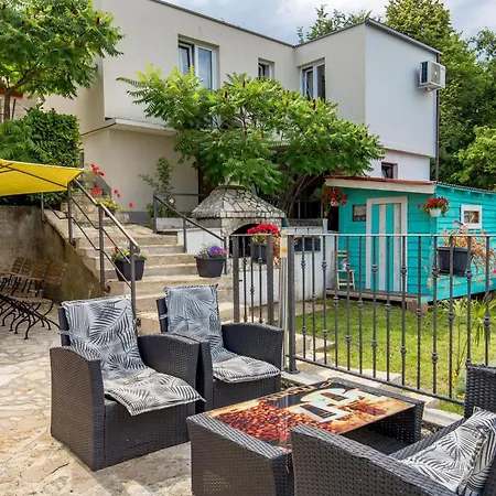 Amazing Apartment In Rukavac Rukavac (Primorje-Gorski Kotar)
