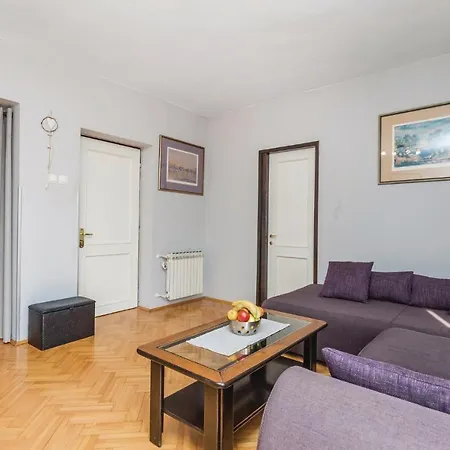 2 Bedroom Stunning In Lejlighed