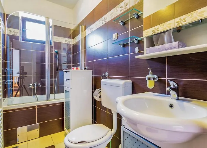 2 Bedroom Stunning In 公寓 *